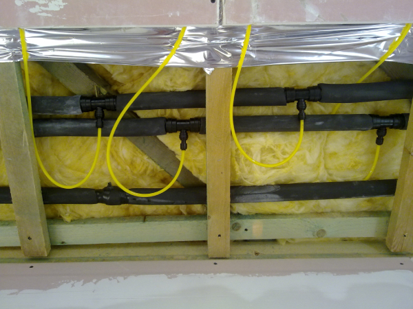 Gipszkarton táblás mennyezethűtési rendszer